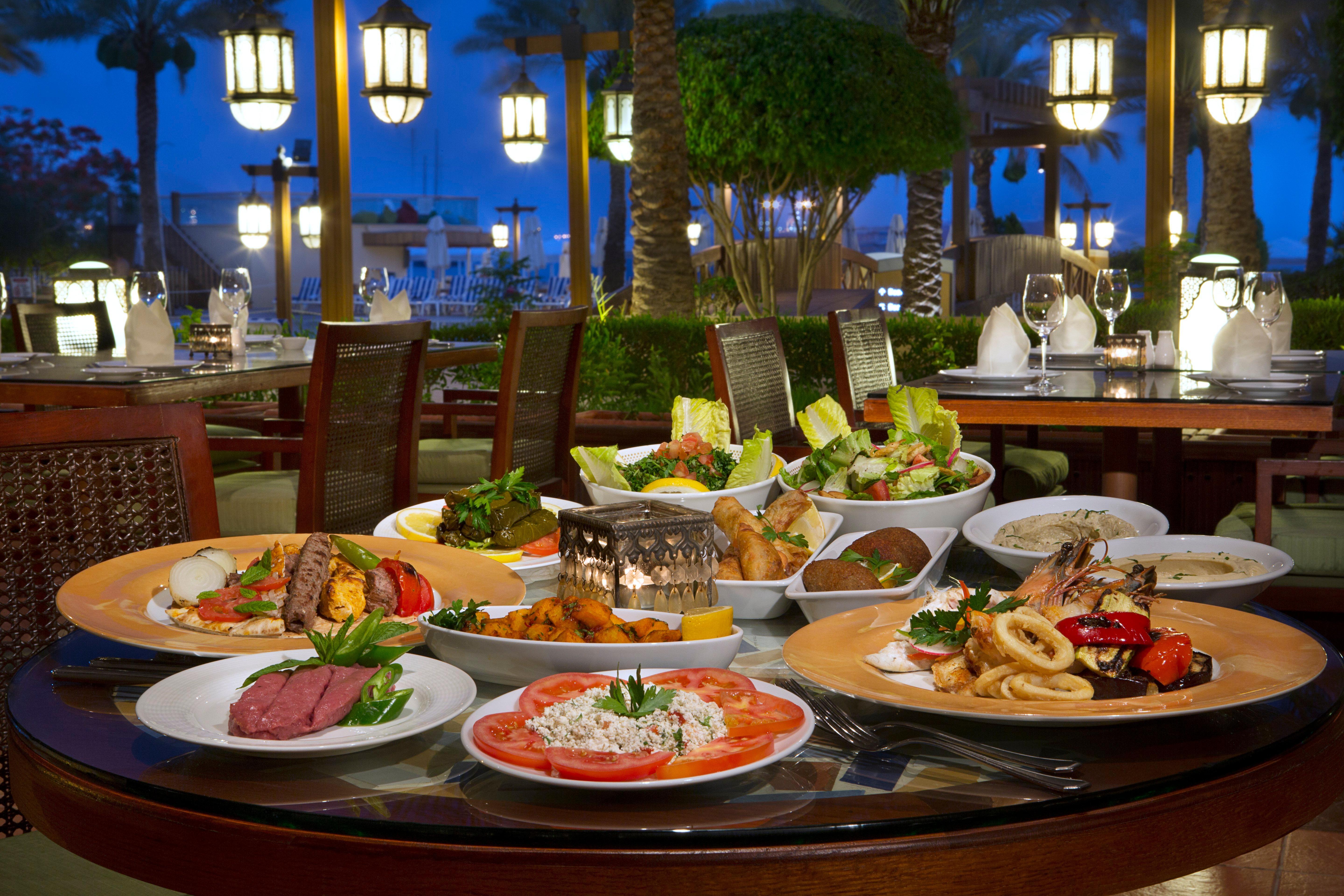 Intercontinental Aqaba By Ihg Exterior foto A selection of Middle Eastern cuisine