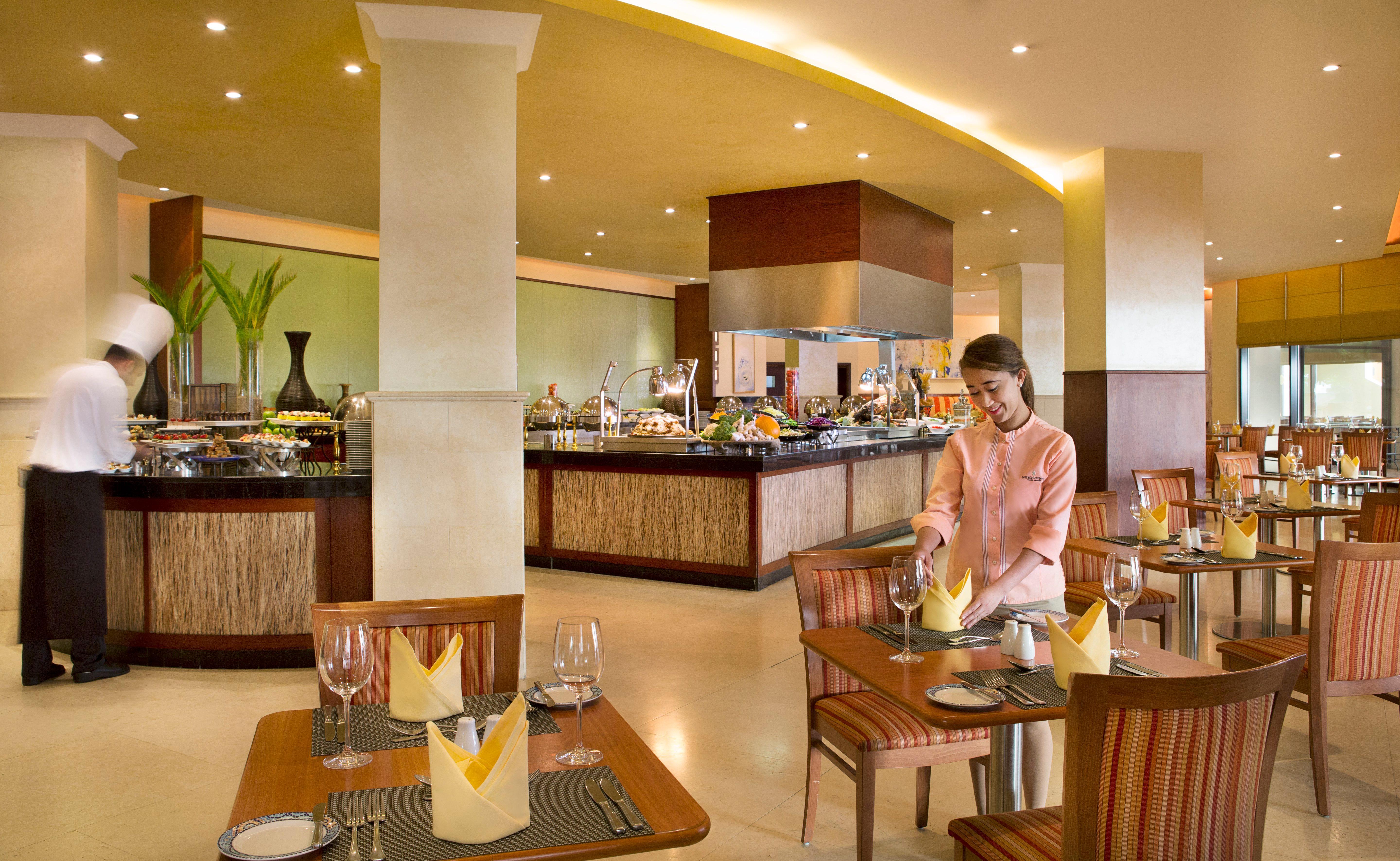 Intercontinental Aqaba By Ihg Exterior foto A restaurant at the Royal Plaza Hotel