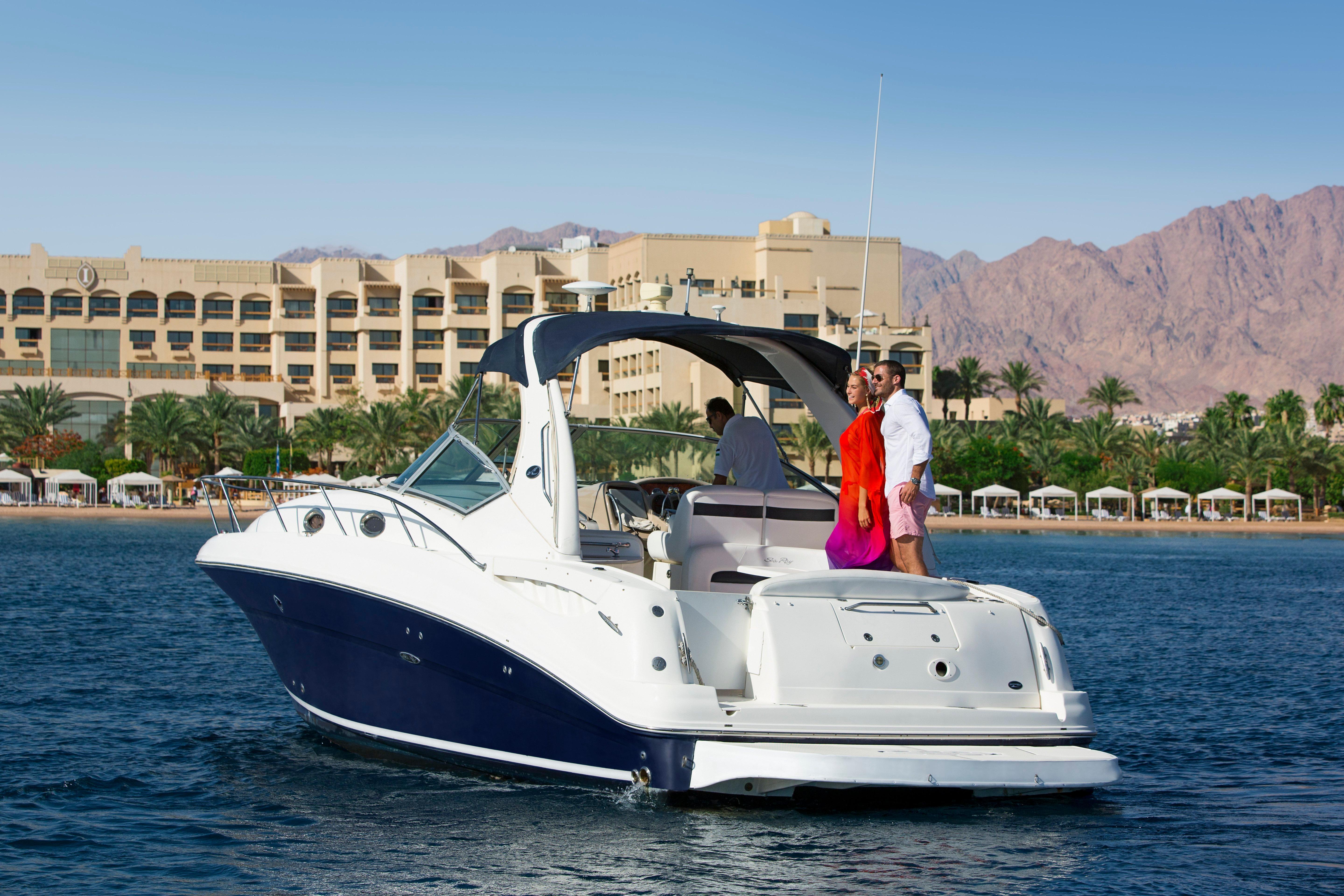 Intercontinental Aqaba By Ihg Exterior foto A 2011 Sea Ray 240 Sundeck