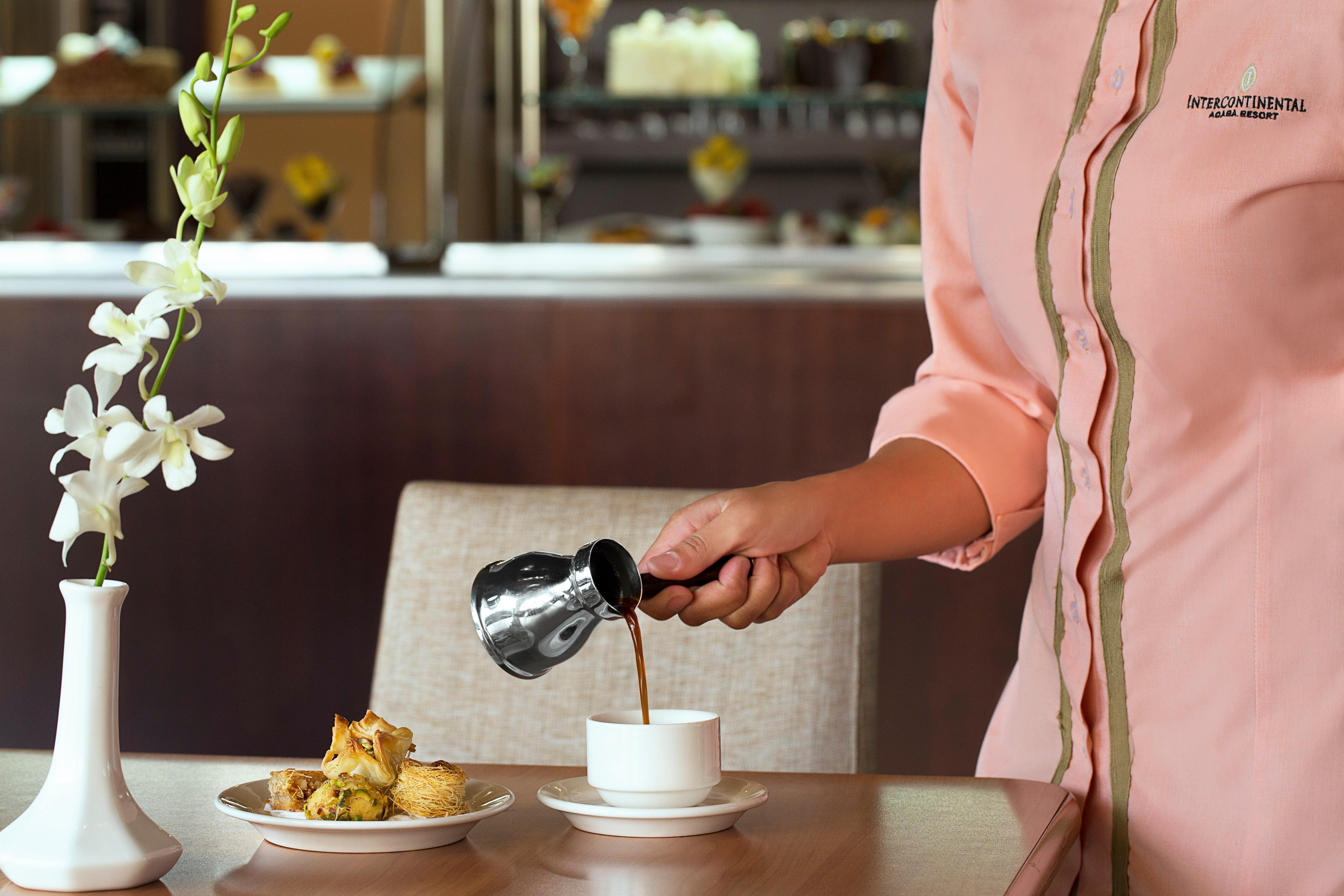 Intercontinental Aqaba By Ihg Exterior foto Turkish coffee being served