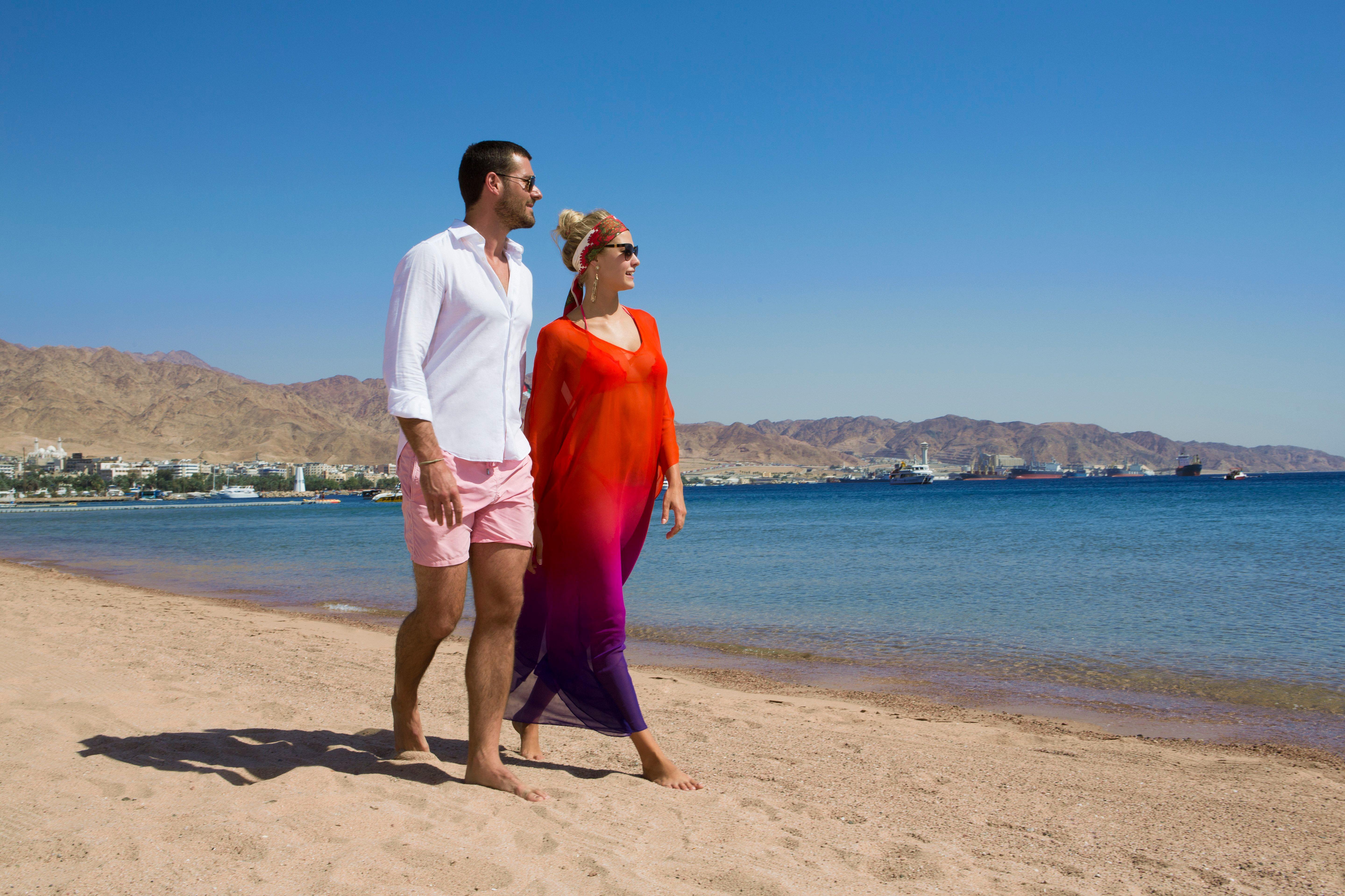 Intercontinental Aqaba By Ihg Exterior foto Tourists on the beach of Sharm El Sheikh