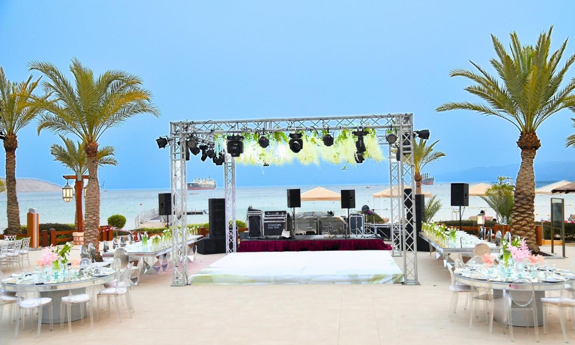 Intercontinental Aqaba By Ihg Exterior foto A stage with lighting and sound equipment